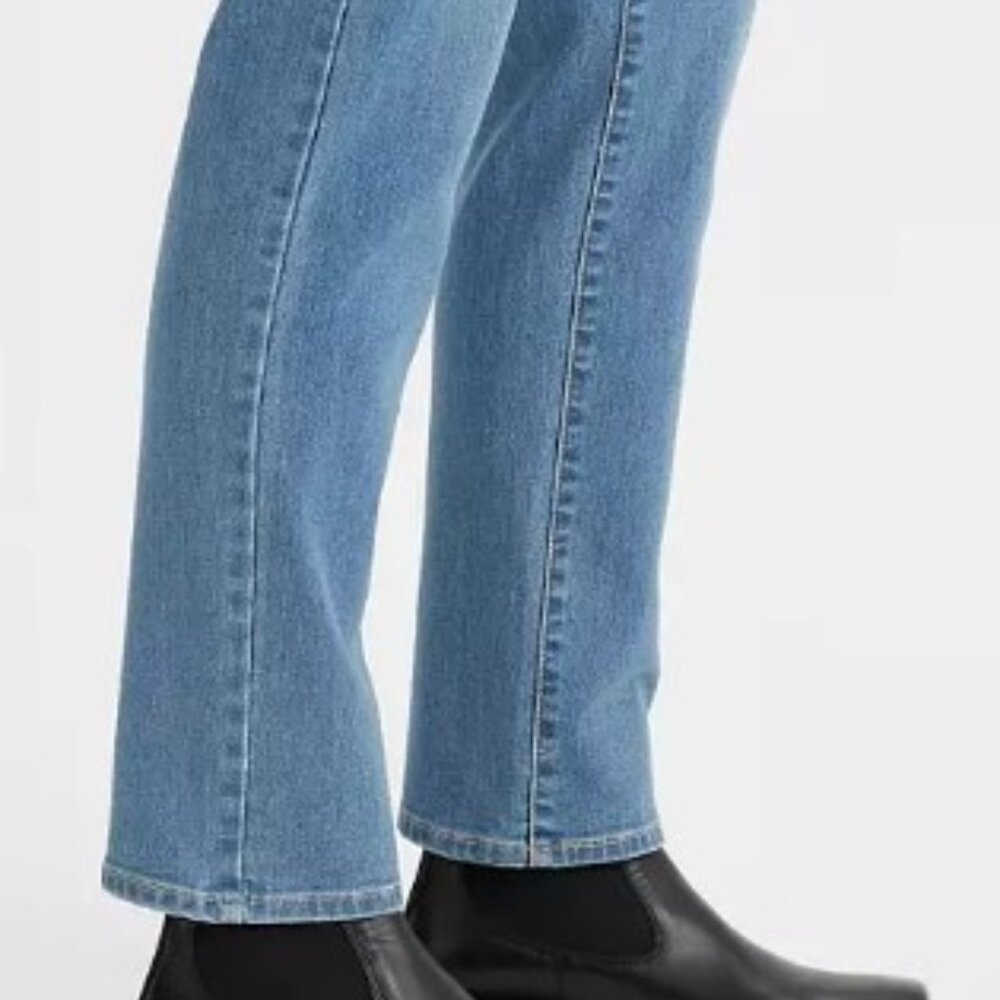Levi's - Picture 4 of 8